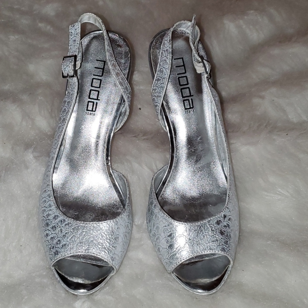 Moda Spans S.  9.5 Metallic Silver Snakeskin Desig